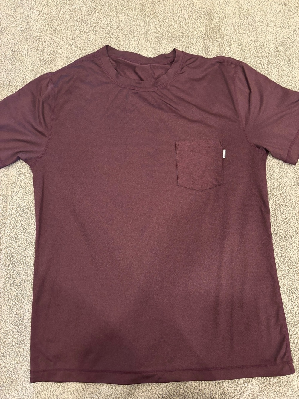 Vuori men's Tradewind Performance Pocket Tee technical Athletic Workout T-Shirt